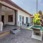 Villa Rosa - Spacious Oasis With Private Pool, Close To Beach & Dining