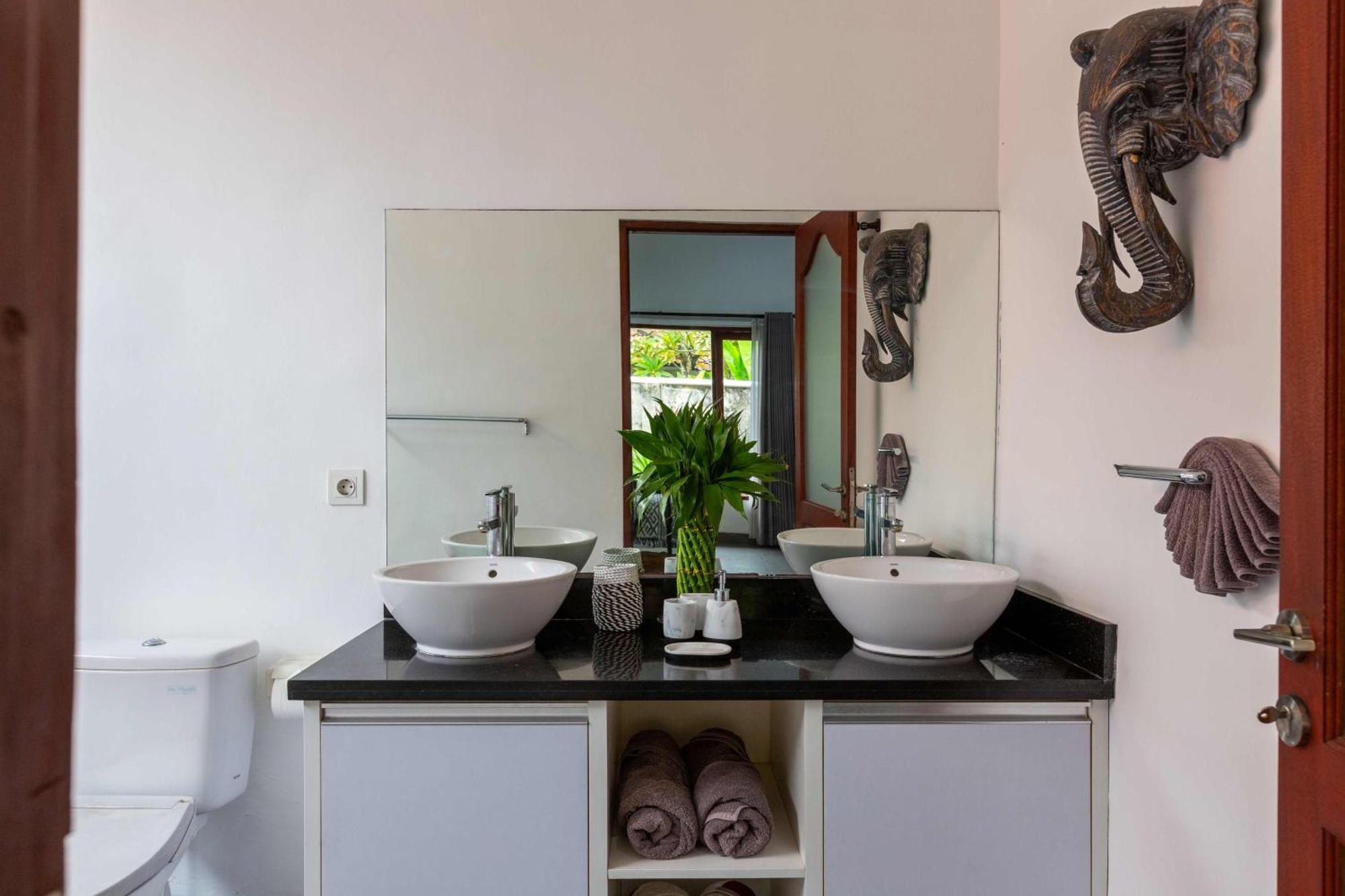 Rosa - Spacious Oasis With Private Pool, Close To & Dining