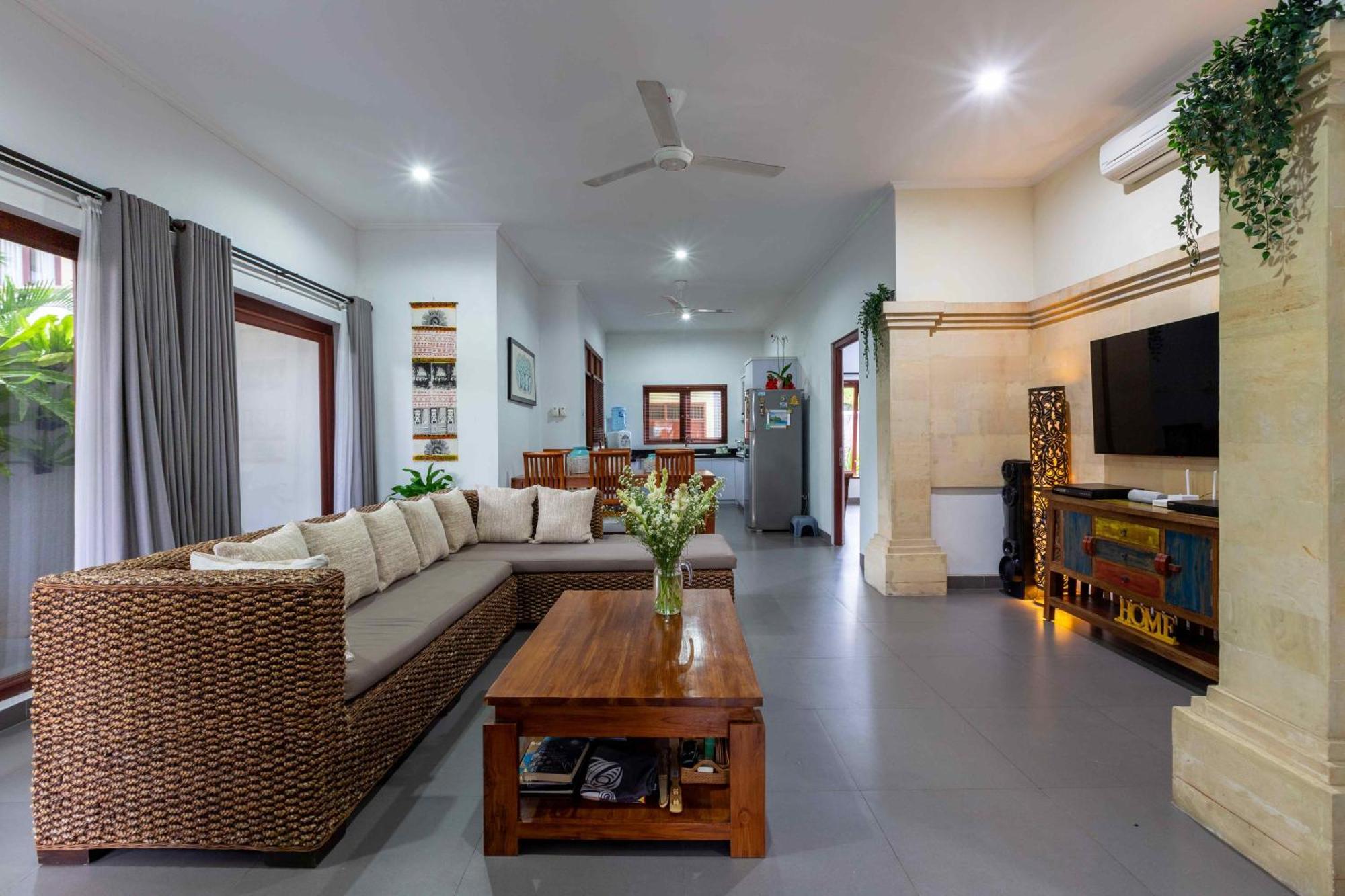 Rosa - Spacious Oasis With Private Pool, Close To & Dining Villa